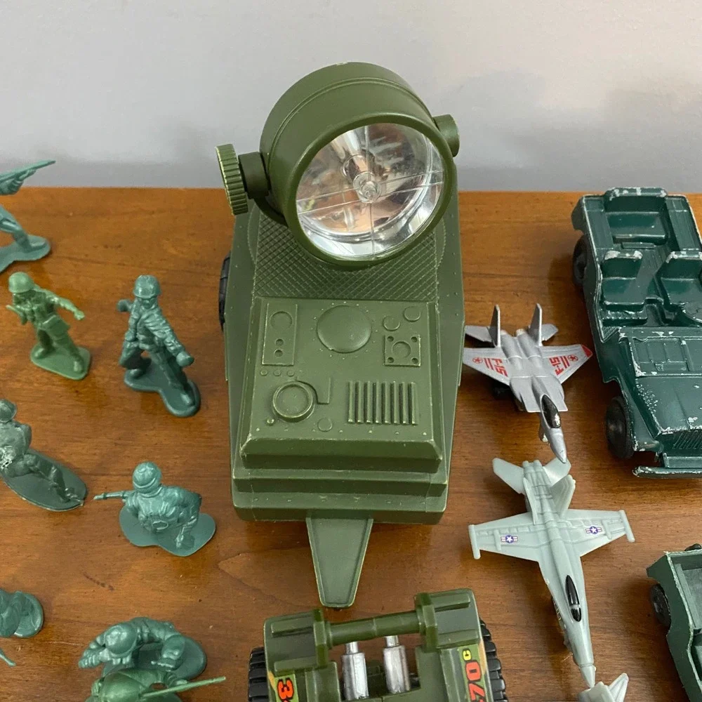 Vintage Plastic Green Army Men Toy Soldier Figures Huge Lot Vehicles Accessories